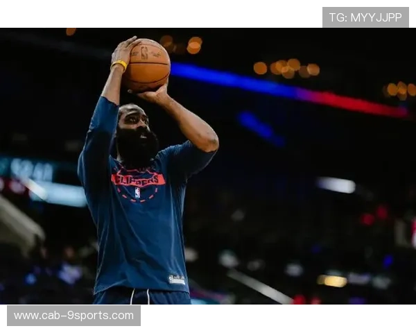 哈登中路突破造杀伤并命中，76人顶住压力