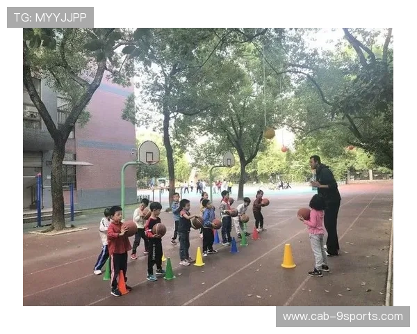 篮球联赛完善青训球员成长档案与数据共享平台，篮球青训队年龄要求