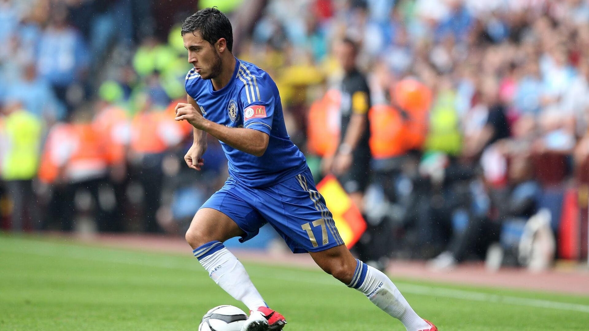 尤文图斯多点进攻撕裂对方防线，尤文图斯防守反击